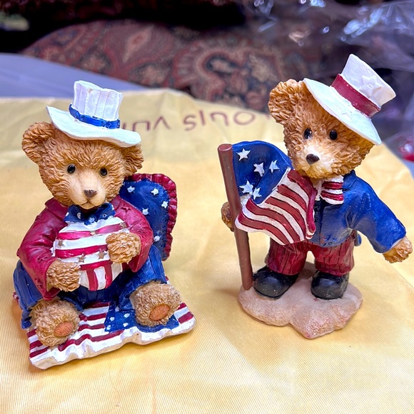 Lot of 2 Bears With Flags - Picture 1 of 4